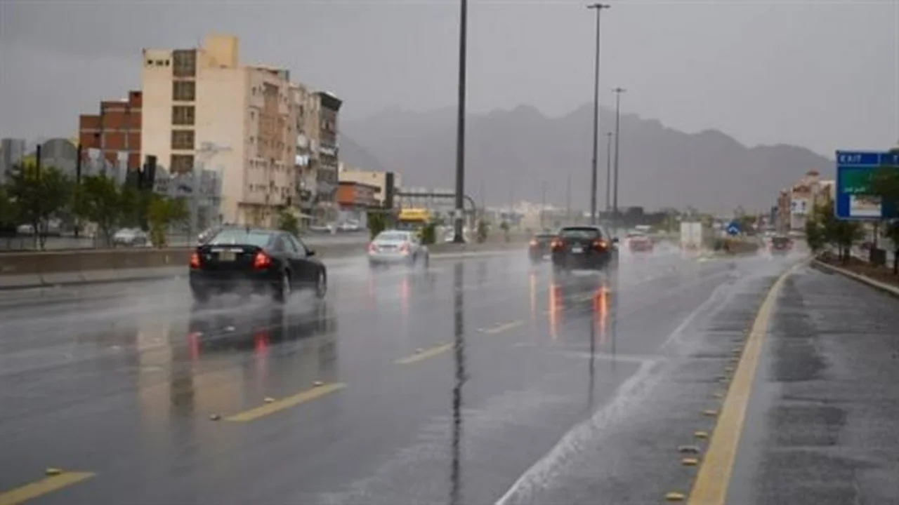 الأرصاد تحذر من طقس الخميس: حرارة شديدة ورمال تضرب القاهرة وتعيق الرؤية